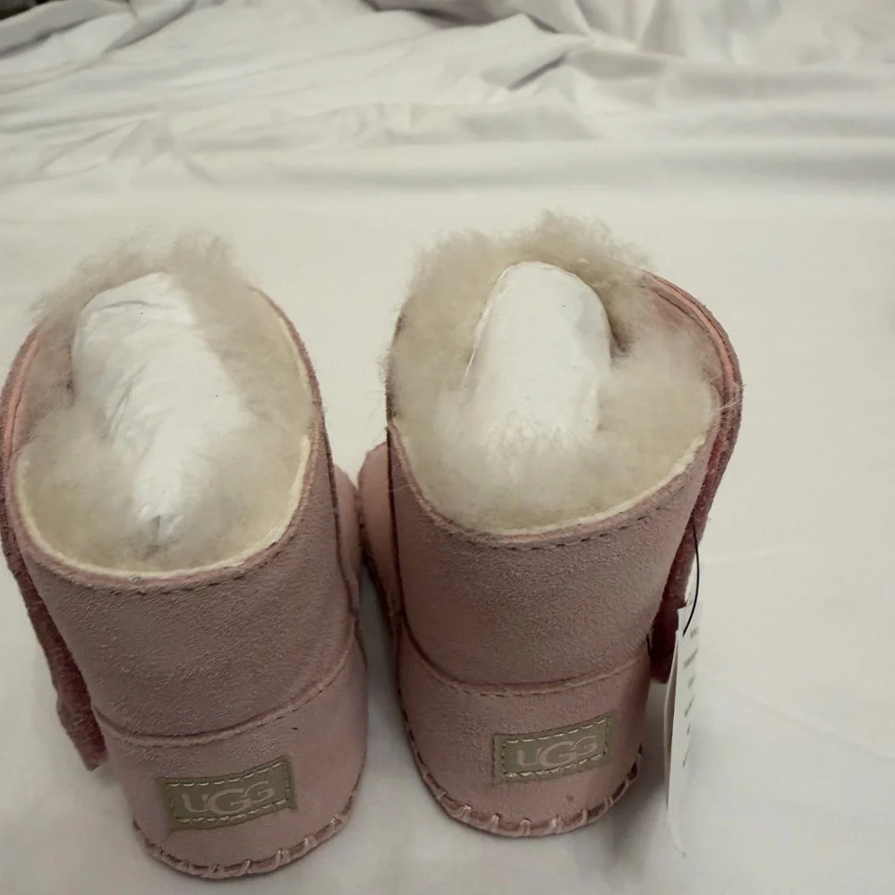 UGG Soft Pink Infant Booties 0-6 M - Picture 5 of 9